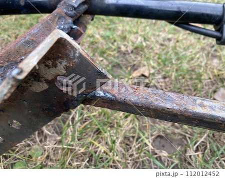 Electric welding of metal structure 112012452