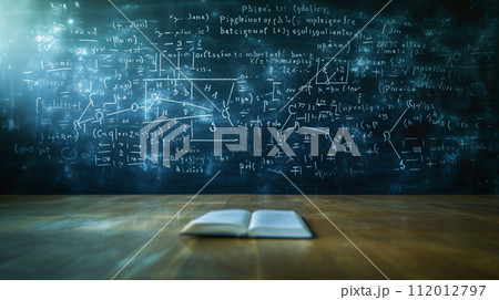 黒板に書かれた沢山の数式 黒板に書かれた沢山の数式 112012797