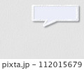 シンプルな白い吹き出しの背景　四角　 112015679