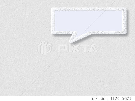 シンプルな白い吹き出しの背景　四角　 112015679