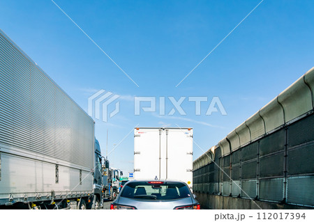 渋滞中の高速道路 112017394