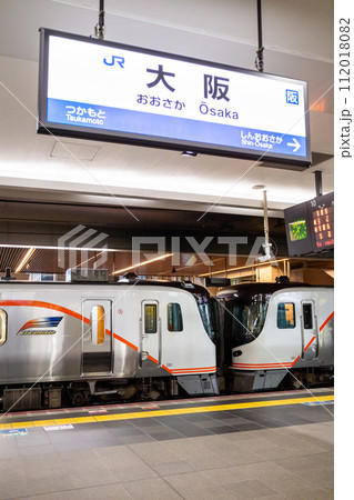 【大阪駅】11番ホームに停車する特急ひだ25号 112018082