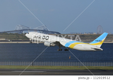 離陸する旅客機 ジェット機 離陸する旅客機 ジェット機 112019512