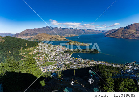 スカイラインゴンドラの上から見るクイーンズタウンの景色 112019685