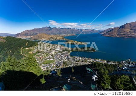 スカイラインゴンドラの上から見るクイーンズタウンの景色 スカイラインゴンドラの上から見るクイーンズタウンの景色 112019686