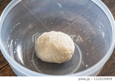 休ませた後の生地 112019904