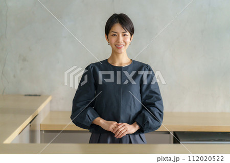 女性　ポートレート	 112020522