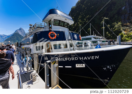 ミルフォードサウンドのクルーズ船 ミルフォードサウンドのクルーズ船 112020729
