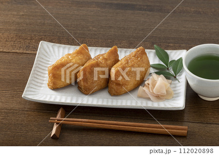 3つ並べたいなりずし 3つ並べたいなりずし 112020898