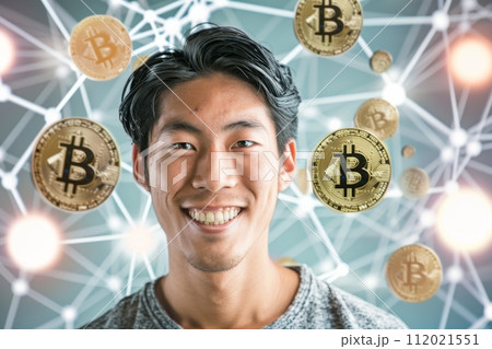空に舞うビットコインと笑顔の日本人男性（仮想通貨・BTC・暗号資産） 112021551