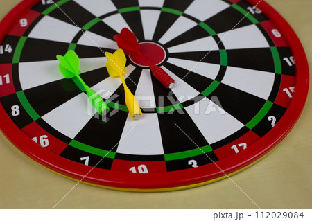 Dartboard made of magnetic material with safe darts Dartboard made of magnetic material with safe darts 112029084