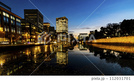 日比谷濠の夕暮れ ホーリーグレイル リフレクション 日比谷濠の夕暮れ ホーリーグレイル リフレクション 112031701