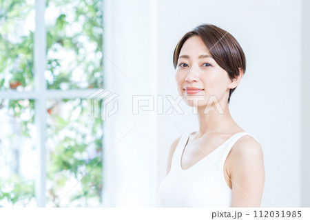 ミドル女性のビューティーイメージ。 ミドル女性のビューティーイメージ。 112031985