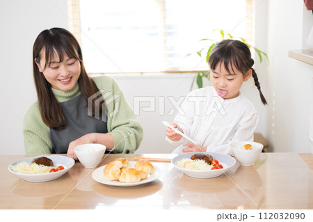 食事で好き嫌いがあって困る子供　偏食で困る 112032090