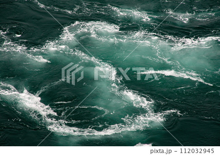 来島海峡の潮の流れ 112032945