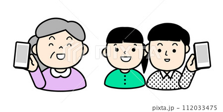 孫とスマホでコミュニケーションをとるシニア 112033475