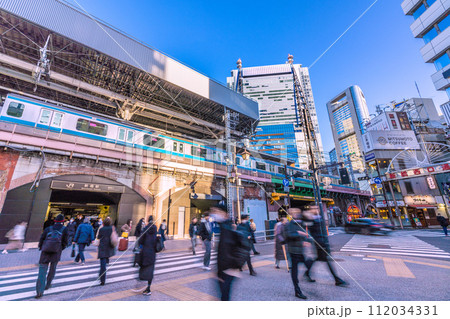 日本の東京都市景観 脱コロナ・2週連続急減。新橋駅(烏森口)や新橋西口通りなどを望む=2月27日 日本の東京都市景観 脱コロナ・2週連続急減。新橋駅(烏森口)や新橋西口通りなどを望む=2月27日 112034331