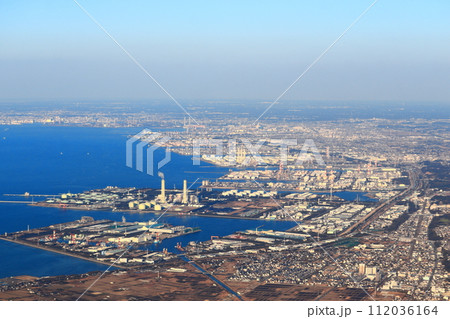 東京湾 京葉工業地域 上空（袖ケ浦市から千葉市・幕張市方面） 112036164