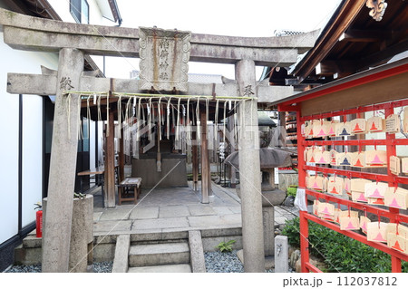 京都市にある市比賣神社 (いちひめじんじゃ)の境内風景 京都市にある市比賣神社 (いちひめじんじゃ)の境内風景 112037812