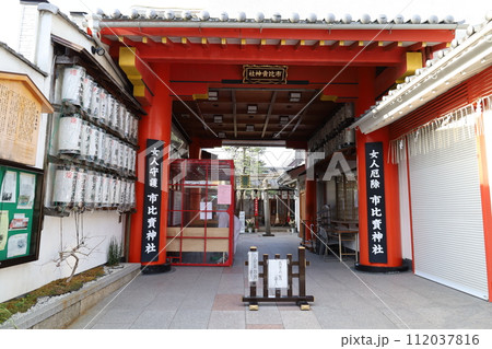 京都市にある市比賣神社 （いちひめじんじゃ）の境内風景 112037816