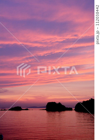 今治鴨池海岸の夕焼 今治鴨池海岸の夕焼 112038442