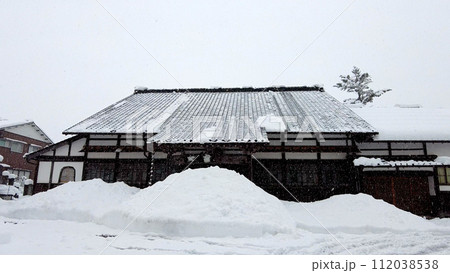 金沢の寺町の方光寺の雪景色 金沢の寺町の方光寺の雪景色 112038538