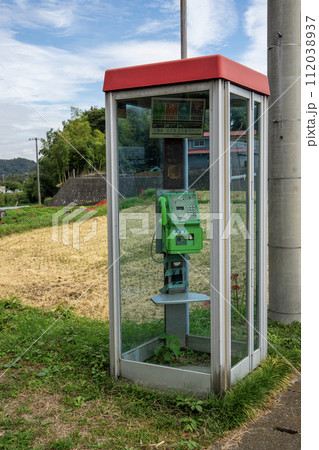 田舎の電話ボックス 112038937
