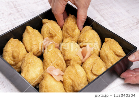 いなり寿司 詰める 作る いなり寿司 詰める 作る 112040204