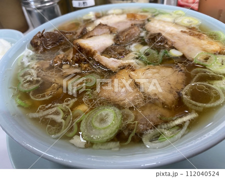 【ラーメン】焼き豚たっぷりの醤油ラーメン・中華そば・チャーシュー麺(アップ) 【ラーメン】焼き豚たっぷりの醤油ラーメン・中華そば・チャーシュー麺(アップ) 112040524