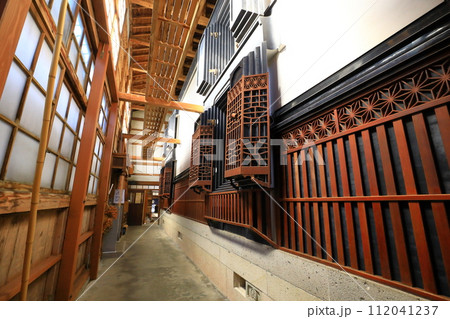 秋田県・増田　内蔵の町　山吉肥料店 112041237