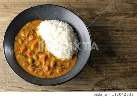 豚肉、かぼちゃ、人参などの野菜が沢山入ったカレーライス 豚肉、かぼちゃ、人参などの野菜が沢山入ったカレーライス 112042633