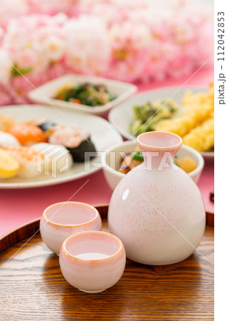 春の花見酒イメージ 春の花見酒イメージ 112042853