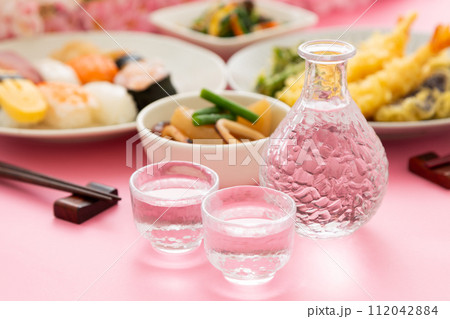 春の花見酒イメージ 春の花見酒イメージ 112042884