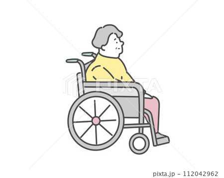 車椅子に乗った高齢女性 112042962