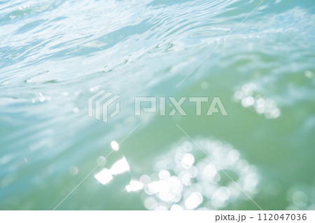 Ocean bathing 112047036