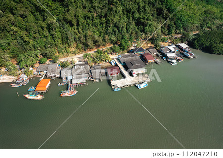Seaside villages and mangrove forests on the island 112047210