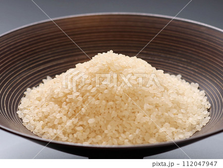 皿に盛ったお米　白米 112047947