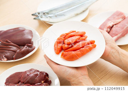 ビタミンB群を多く含む食品（生たらこ） 112049915