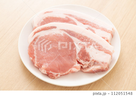 とんかつ用の豚ロース肉 112051548