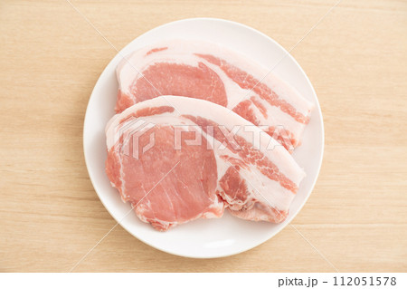 とんかつ用の豚ロース肉 112051578