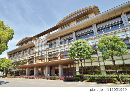 江戸川区立中央図書館 江戸川区立中央図書館 112051929