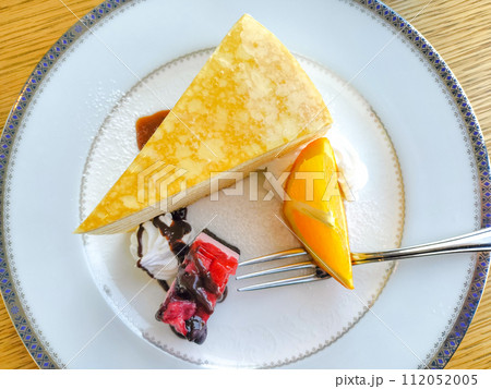 ミルクレープとフルーツ 112052005