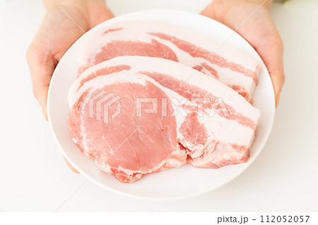 とんかつ用の豚ロース肉 112052057