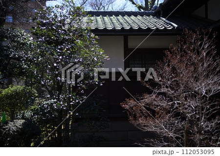 古民家の敷地の一角 112053095
