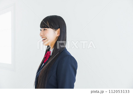 制服を着た女子高生　 112053133