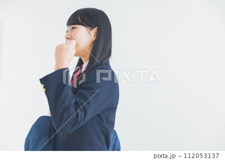 制服を着た女子高生 制服を着た女子高生 112053137