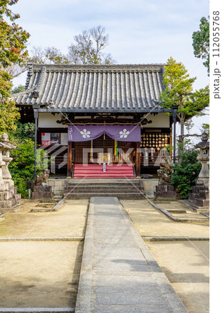 大阪府枚方市南中振の蹉跎天満宮(蹉跎神社) 拝殿(苅屋姫の伝説) 大阪府枚方市南中振の蹉跎天満宮(蹉跎神社) 拝殿(苅屋姫の伝説) 112055768
