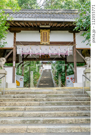 大阪府枚方市南中振の蹉跎天満宮(蹉跎神社) 楼門(苅屋姫の伝説) 大阪府枚方市南中振の蹉跎天満宮(蹉跎神社) 楼門(苅屋姫の伝説) 112055771