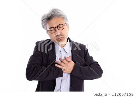 胸の痛み ネガティブ グレイヘアの男性 胸の痛み ネガティブ グレイヘアの男性 112067155