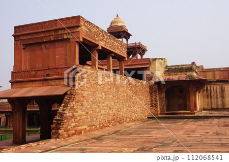 インド アーグラ近郊 ファテープル･シークリー 宮廷地区の建物 112068541